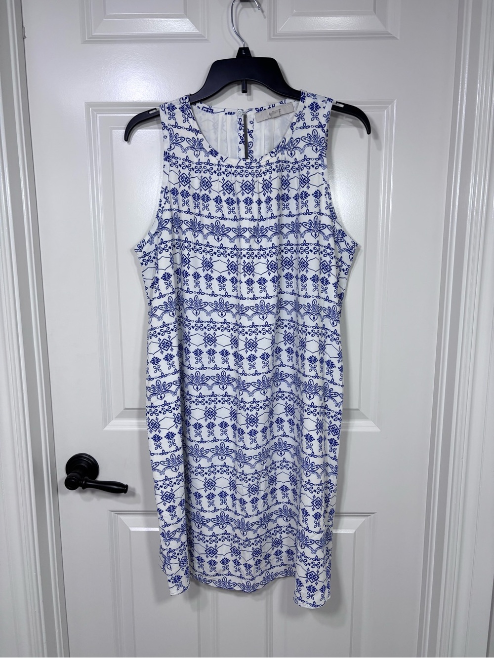Loft Lined Sleeveless Shift Dress Women’s M White Blue Keyhole Back